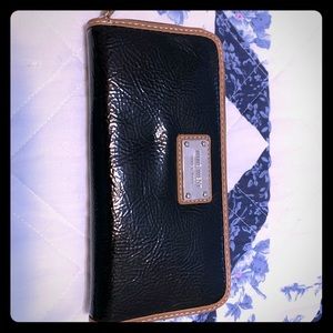 Nine West wallet brand new black/brown zip coins